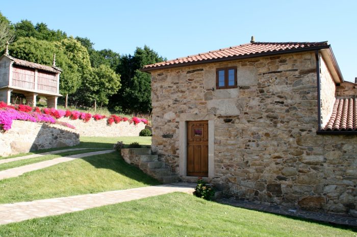 Exterior Casa do Campo y hórreo gallego